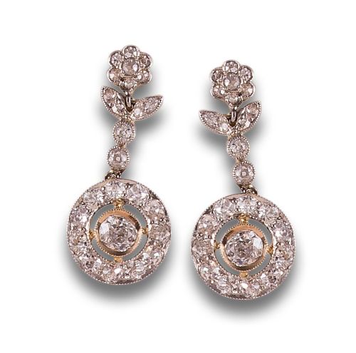 PENDIENTES CA. 1925 EN ORO Y PLATINO CON DIAMANTES