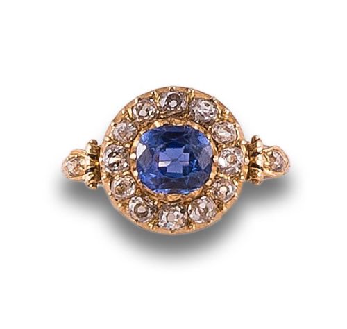 SORTIJA CA. 1900 EN ORO CON ZAFIRO Y DIAMANTES