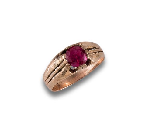 RING IN LOW GOLD WITH SYNTHETIC RUBY