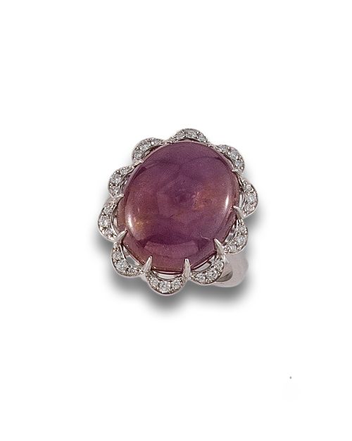 BURMA RUBY CABOCHON AND DIAMONDS RING IN WHITE GOLD