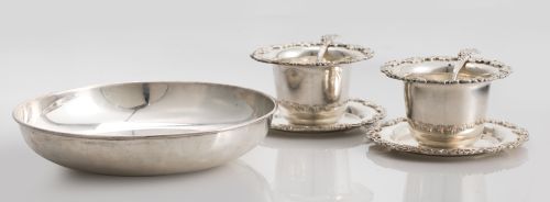 Pareja de salseras, con plato y cucharón, en plata sterling