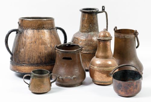Lote de siete recipientes de cobre y hierro, España, pps. S