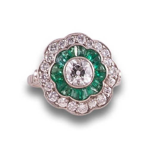 SORTIJA, ESTILO OJO DE PERDIZ, DE DIAMANTES Y ESMERALDAS, E