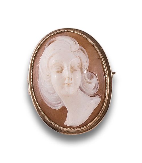 GOLD AGATE CAMEO BROOCH