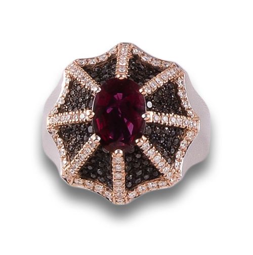 YELLOW AND WHITE GOLD RING WITH RUBY AND DIAMONDS