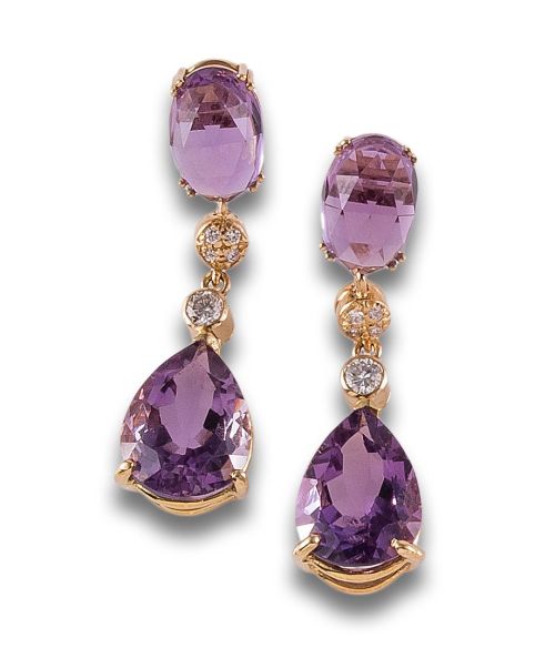 LARGOS PENDIENTES EN ORO CON AMATISTAS Y DIAMANTES