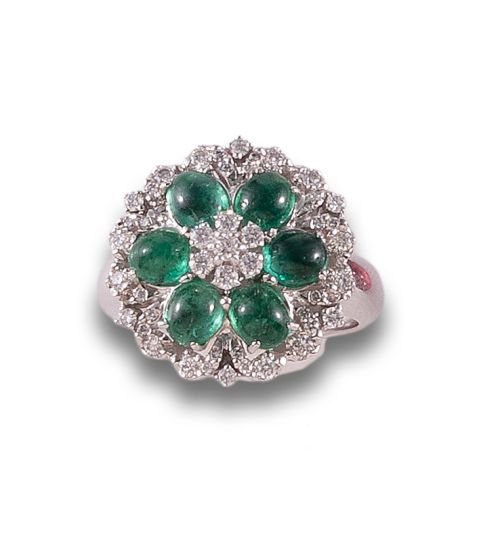 WHITE GOLD RING WITH EMERALD AND DIAMONDS CABOCHONS