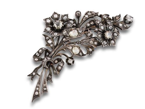 BROCHE FLORAL FINALES S. XIX DE DIAMANTES, EN ORO Y PLATA
