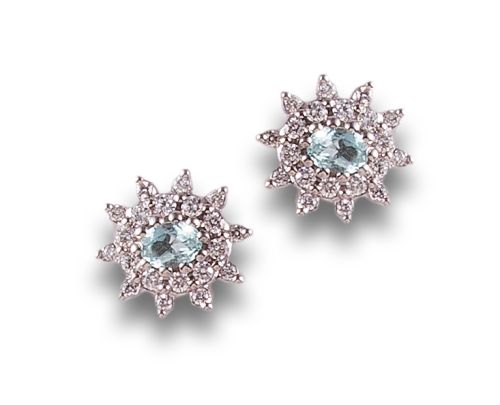 PENDIENTES FLORES DE DIAMANTES Y TURMALINAS PARAIBA, EN ORO