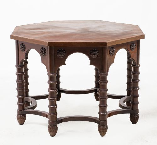 Mesa de centro siguiendo modelos victorianos, S. XX