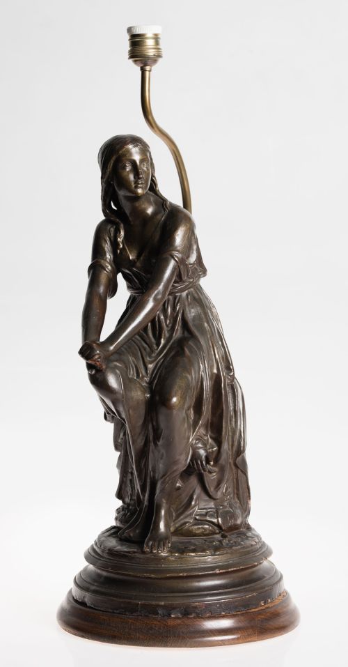 Escultura de terracota patinada simulando bronce, S. XX