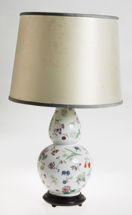 Lámpara de mesa a partir de un jarrón de porcelana tipo Can