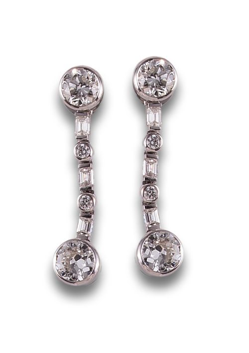 Long removable diamond earrings in white gold