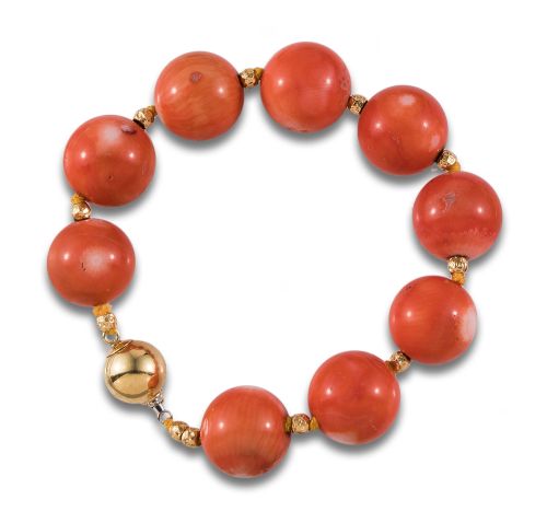 CORAL BRACELET, YELLOW GOLD CLASP