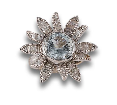 SORTIJA EN ORO CON AGUAMARINA  Y PÉTALOS DE DIAMANTES