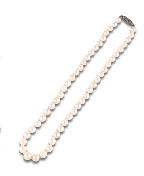 PEARL NECKLACE, WHITE GOLD CLASP WITH DIAMONDS