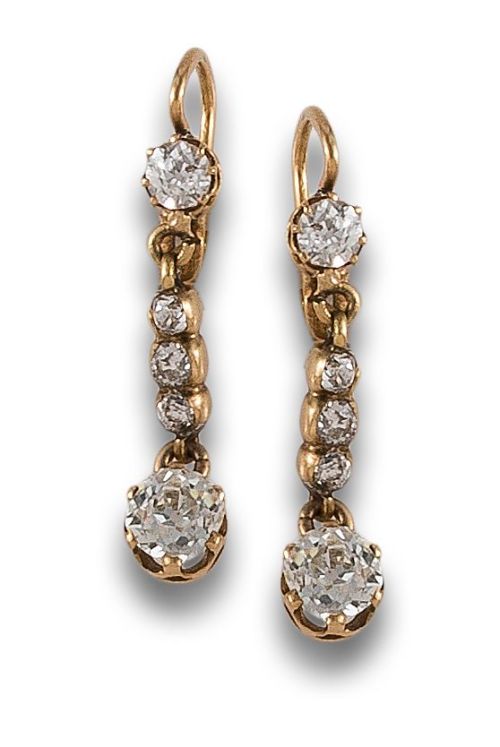 PENDIENTES PP. S. XX EN ORO AMARILLO Y DIAMANTES