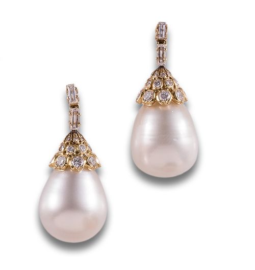 PENDIENTES EN ORO AMARILLO CON DIAMANTES Y PERLAS