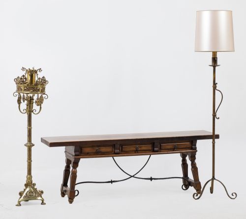 Mesa baja siguiendo modelos castellanos del siglo XVII