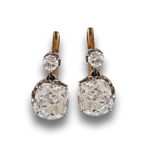 PENDIENTES, PP. S. XX, EN ORO Y PLATINO CON DIAMANTES