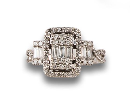 SORTIJA EN ORO BLANCO DE 10 CT. Y DIAMANTES