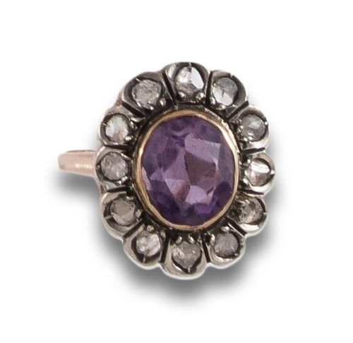 SORTIJA ROSETA, ESTILO ANTIGUO, DE AMATISTA Y DIAMANTES, EN