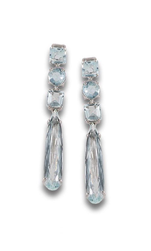 PENDIENTES LARGOS DE AGUAMARINAS, EN ORO BLANCO