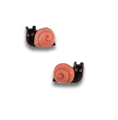 PENDIENTES CARACOLES DE CORAL Y ÓNIX, EN ORO