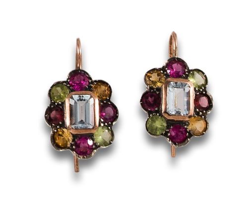 PENDIENTES ROSETAS DE AGUAMARINAS Y PIEDRAS DE COLOR EN ORO
