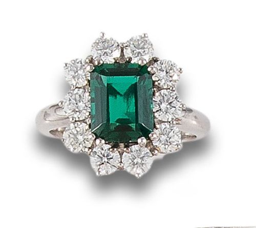 SORTIJA ROSETÓN DE ESMERALDA DE LABORATORIO CHATHAM Y DIAMA
