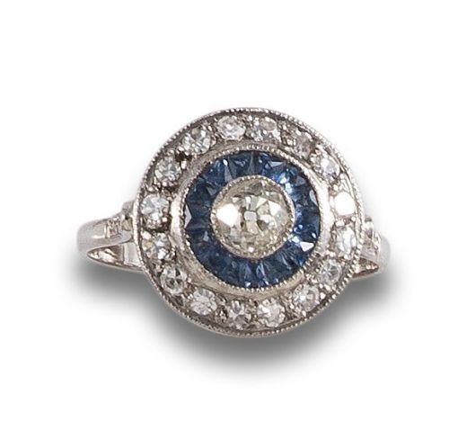 SORTIJA ART DÉCO EN PLATINO CON DIAMANTES Y ZAFIROS
