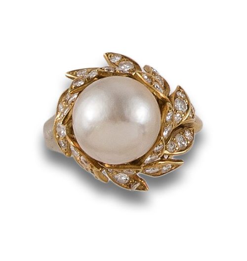 SORTIJA EN ORO CON PERLA Y DIAMANTES