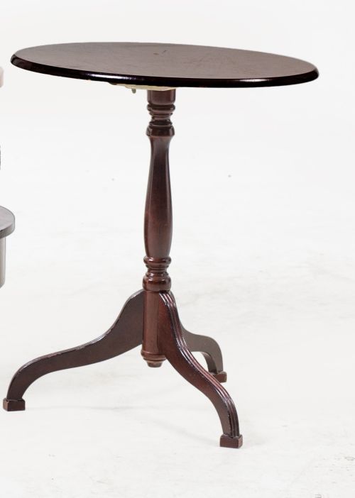 Mesa auxiliar de gusto inglés, S. XX