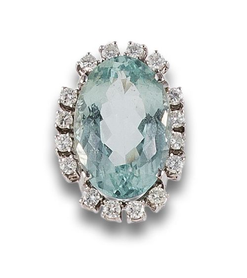 SORTIJA EN ORO BLANCO CON AGUAMARINA Y DIAMANTES