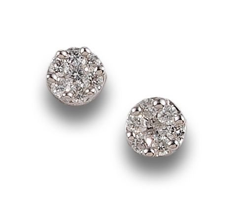 PENDIENTES ROSETONES DE DIAMANTES, EN ORO BLANCO