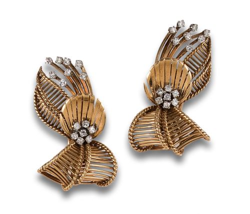PENDIENTES CHEVALIER, AÑOS 40, DE ORO AMARILLO Y DIAMANTES