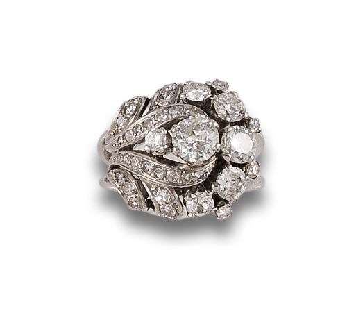 SORTIJA, AÑOS 50, DE DIAMANTES, EN PLATINO