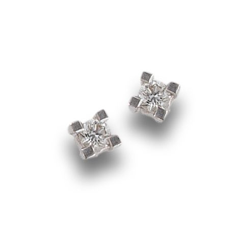 PENDIENTES DORMILONAS DE DIAMANTES, EN ORO BLANCO