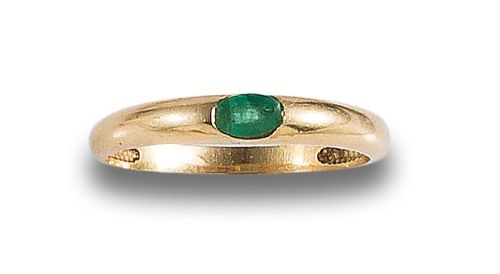 SORTIJA DE ESMERALDA, EN ORO AMARILLO