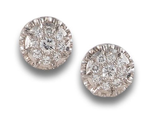 PENDIENTES ROSETAS DE DIAMANTES, EN ORO BLANCO