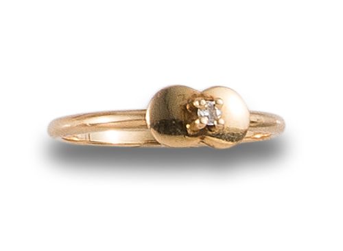 SORTIJA EN ORO AMARILLO DE 18 KT. CON DIAMANTE CENTRAL EN G