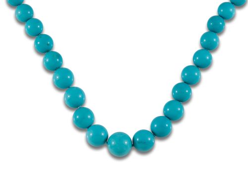 COLLAR DE TURQUESAS, BROCHE DE ORO Y DIAMANTES