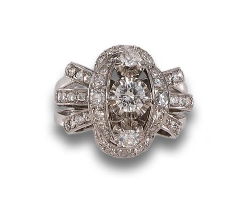 SORTIJA BOMBÉ CALADA DE DIAMANTES, EN ORO BLANCO