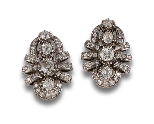 PENDIENTES CALADOS EN ORO CON DIAMANTES