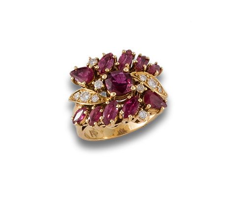 SORTIJA EN ORO CON RUBÍES Y DIAMANTES