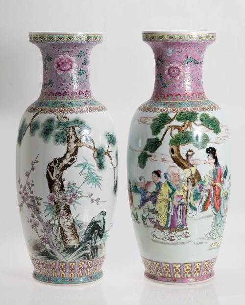 Pareja de jarrones de porcelana Familia Rosa, China, S. XX