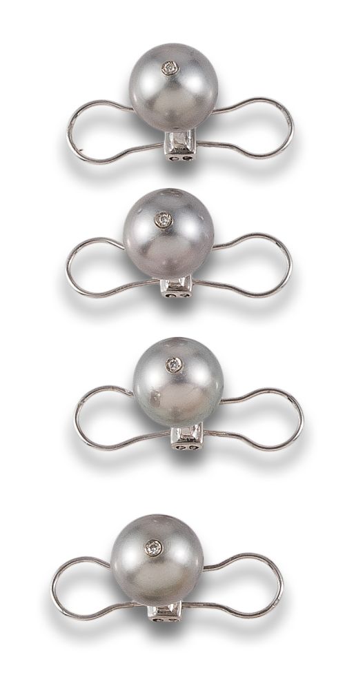 BOTONADURA DE PERLAS TAHITÍ, EN ORO BLANCO CON DIAMANTES