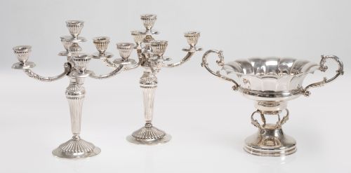 Pareja de candelabros de plata contrastada, España, S.XX