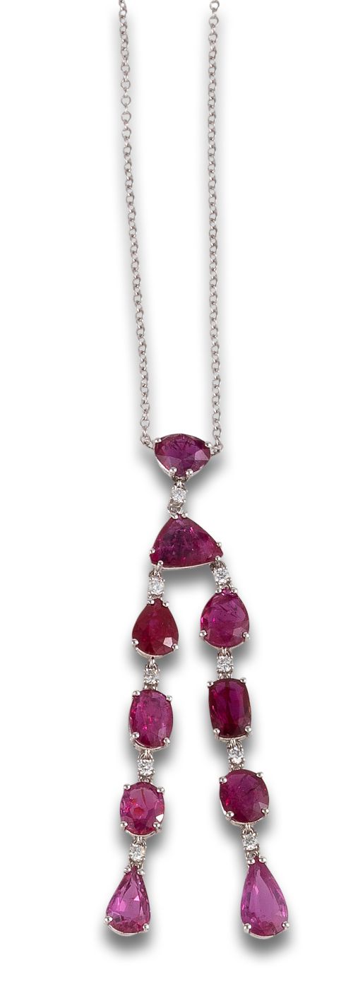 GARGANTILLA EN PLATINO CON RUBÍES Y DIAMANTES