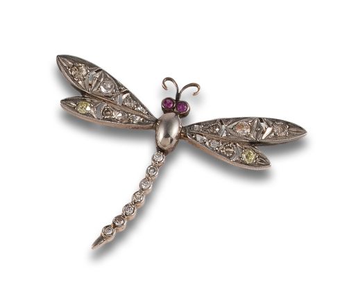 BROCHE ART DÉCO EN ORO CON DIAMANTES EN FORMA DE LIBÉLULA